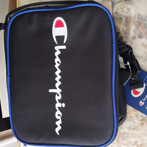Champion lunch container